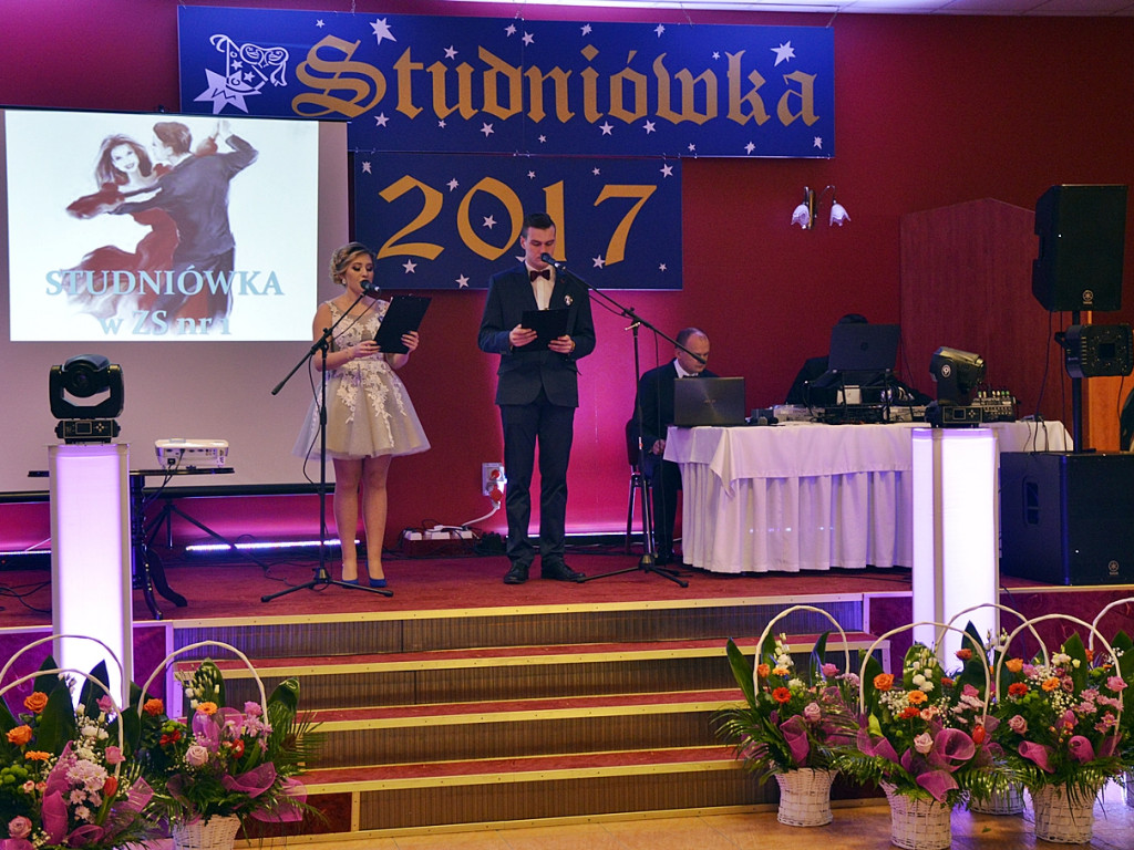 Poloneza czas zacząć?! Studniówka maturzystów od Staszica [FOTO]