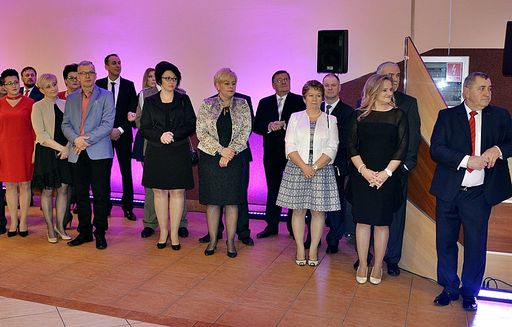 Poloneza czas zacząć?! Studniówka maturzystów od Staszica [FOTO]