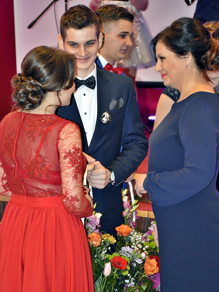 Poloneza czas zacząć?! Studniówka maturzystów od Staszica [FOTO]