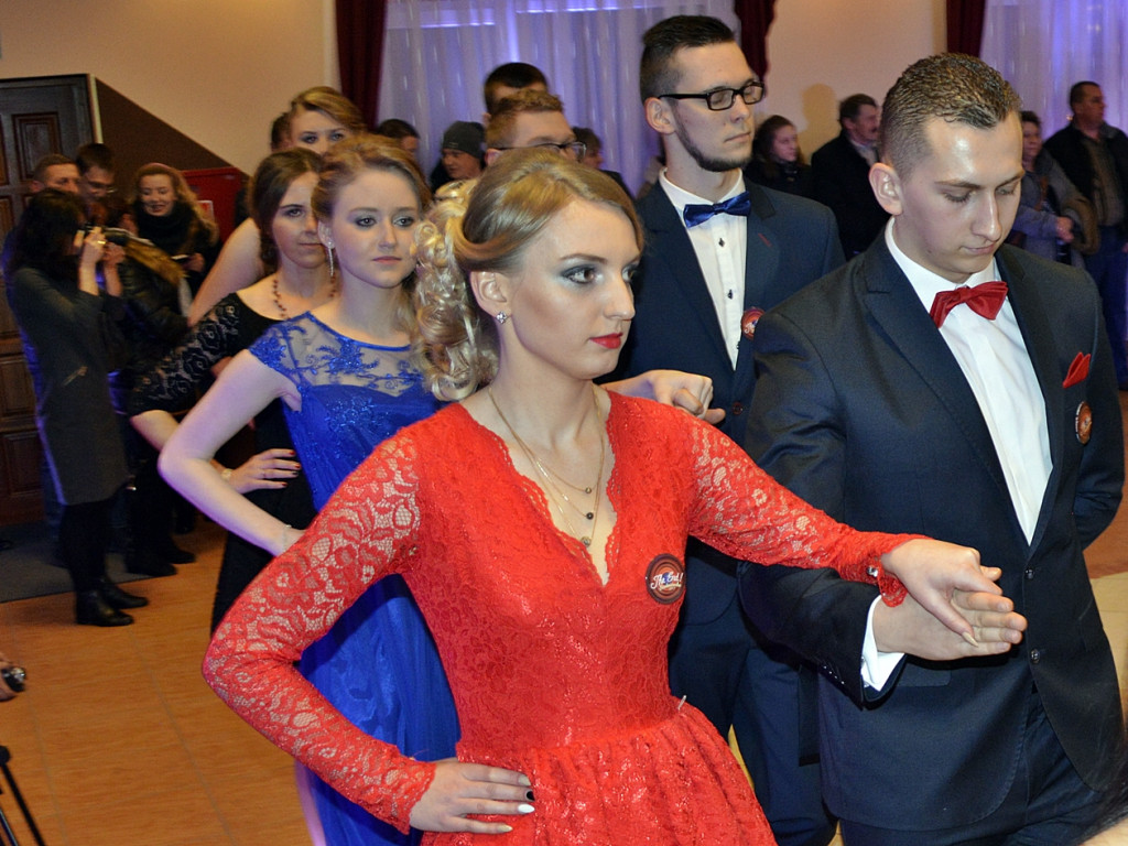 Poloneza czas zacząć?! Studniówka maturzystów od Staszica [FOTO]