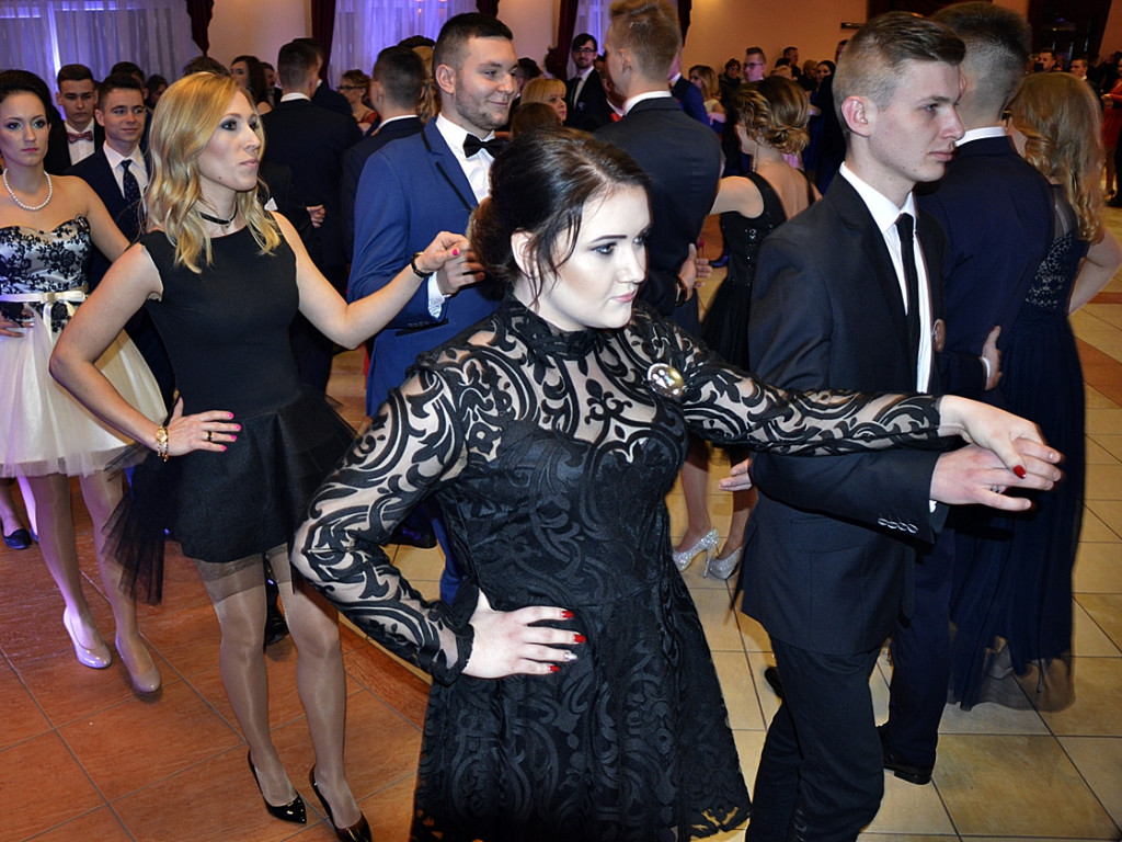 Poloneza czas zacząć?! Studniówka maturzystów od Staszica [FOTO]