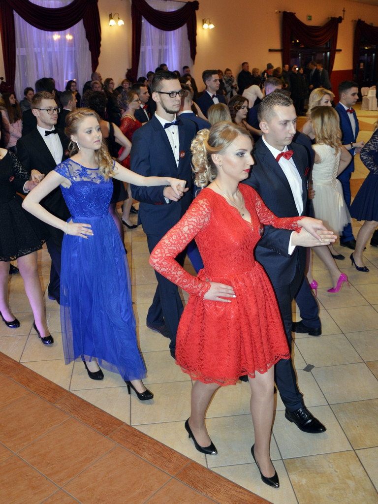 Poloneza czas zacząć?! Studniówka maturzystów od Staszica [FOTO]