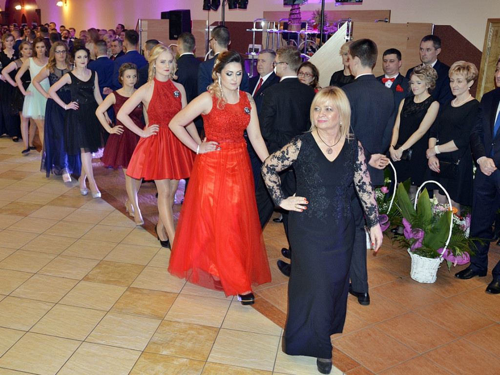 Poloneza czas zacząć?! Studniówka maturzystów od Staszica [FOTO]