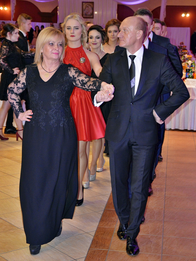 Poloneza czas zacząć?! Studniówka maturzystów od Staszica [FOTO]