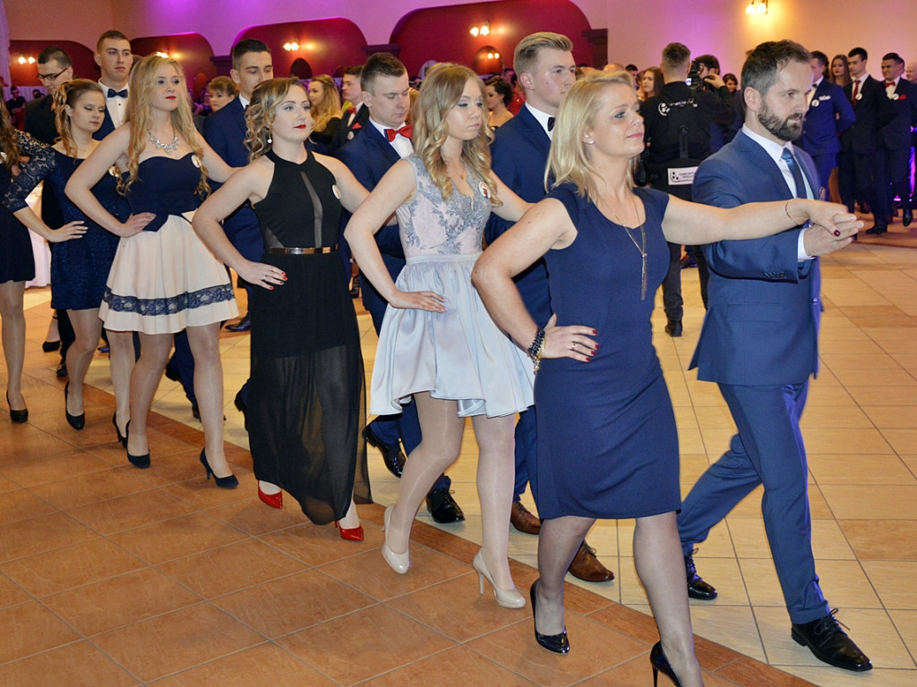 Poloneza czas zacząć?! Studniówka maturzystów od Staszica [FOTO]