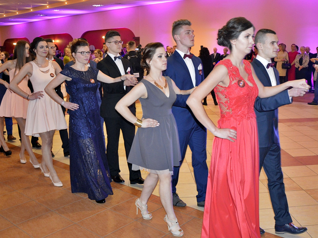 Poloneza czas zacząć?! Studniówka maturzystów od Staszica [FOTO]