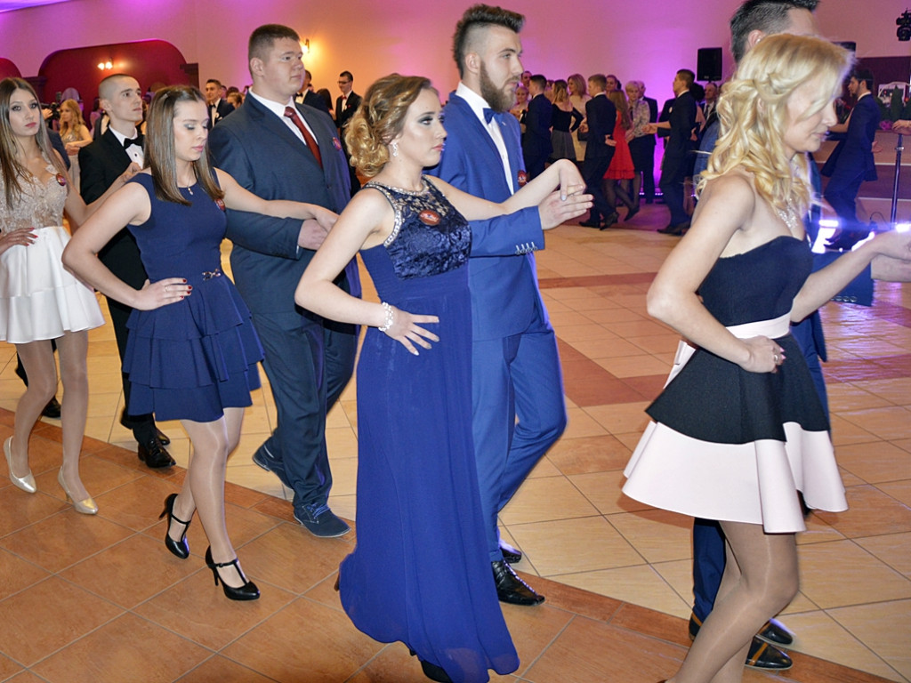 Poloneza czas zacząć?! Studniówka maturzystów od Staszica [FOTO]