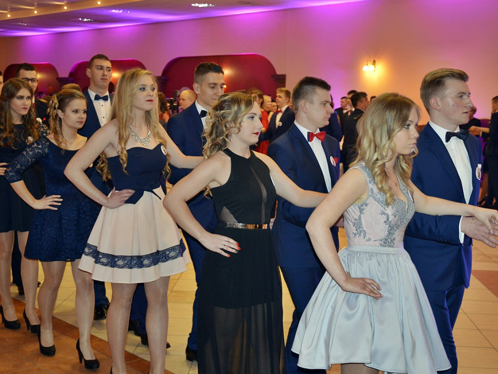 Poloneza czas zacząć?! Studniówka maturzystów od Staszica [FOTO]