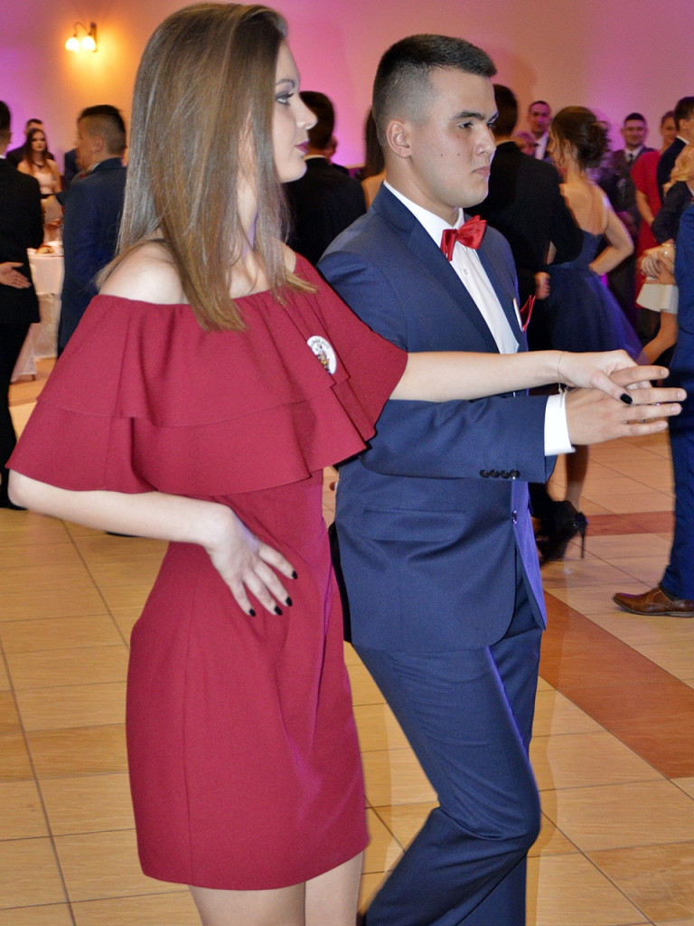 Poloneza czas zacząć?! Studniówka maturzystów od Staszica [FOTO]