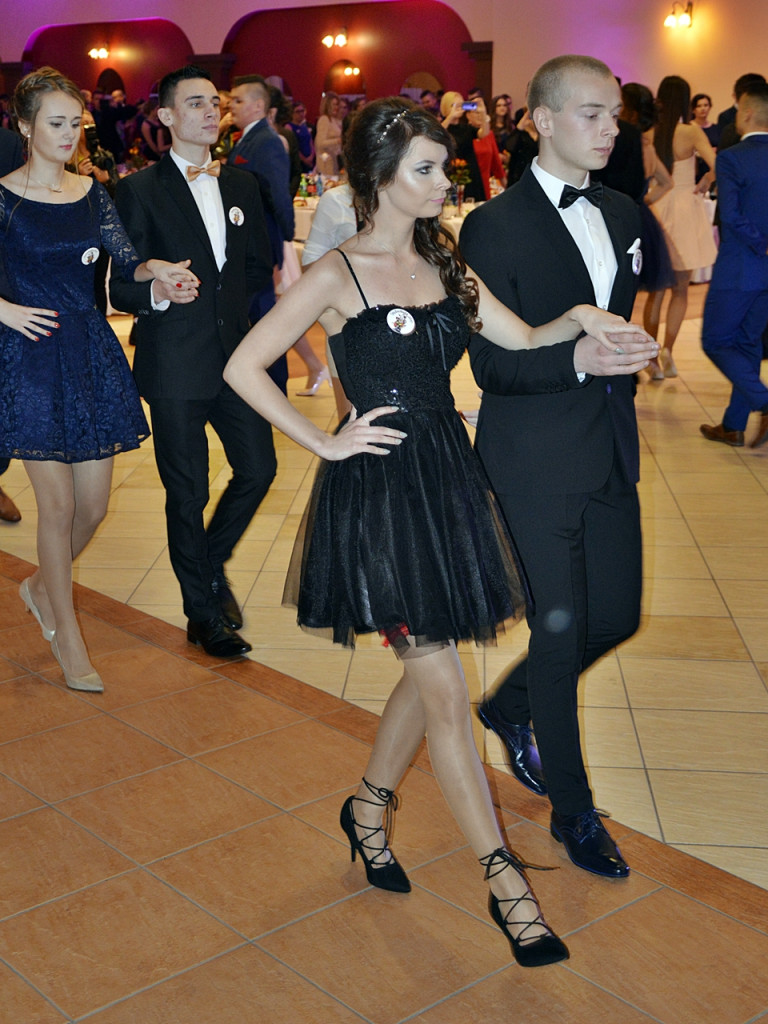 Poloneza czas zacząć?! Studniówka maturzystów od Staszica [FOTO]