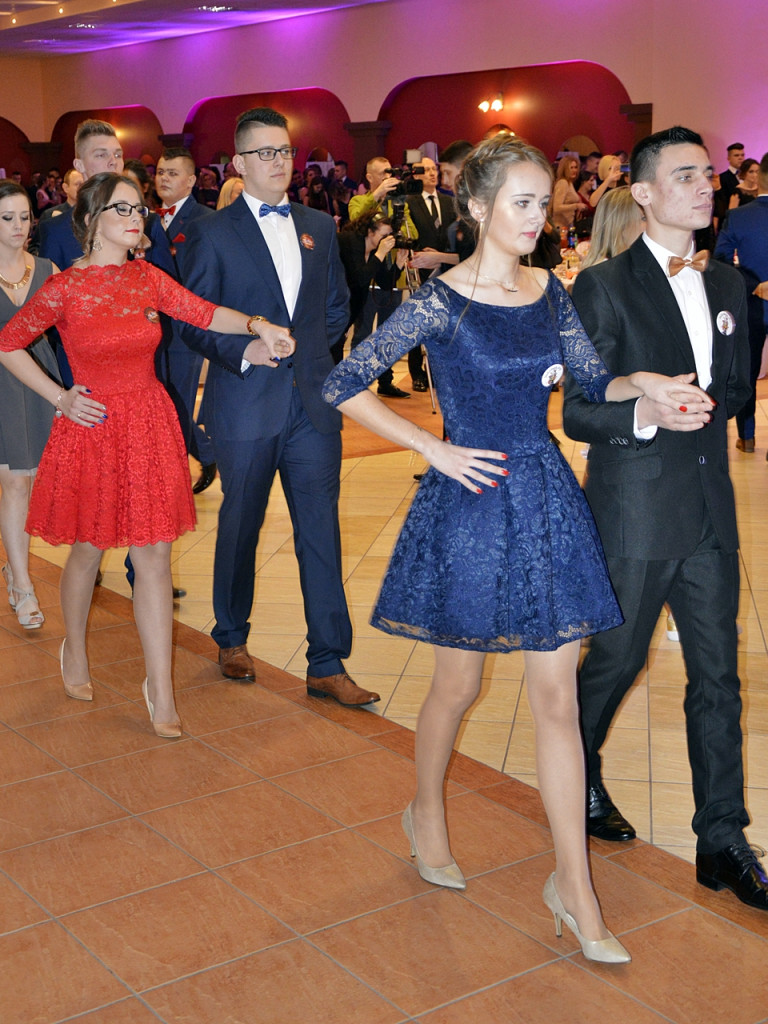 Poloneza czas zacząć?! Studniówka maturzystów od Staszica [FOTO]