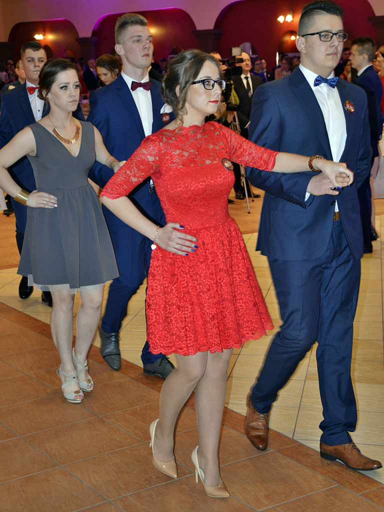 Poloneza czas zacząć?! Studniówka maturzystów od Staszica [FOTO]