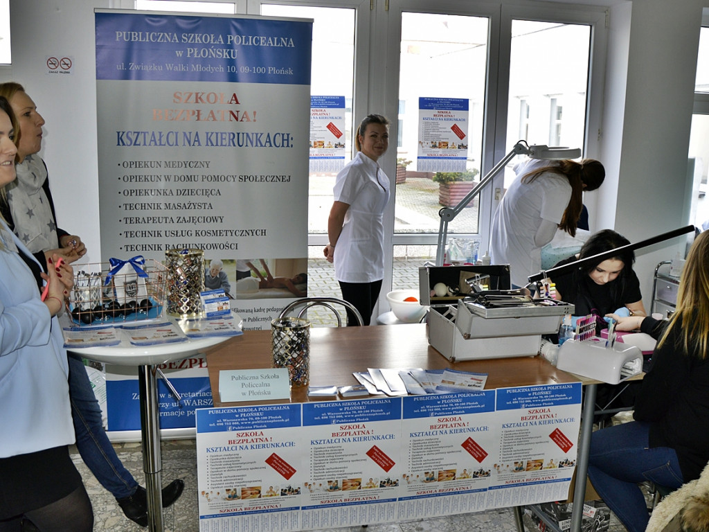 Jaką obrać drogę po szkole średniej? Konsultanci do dyspozycji naszych uczniów [FOTORELACJA]