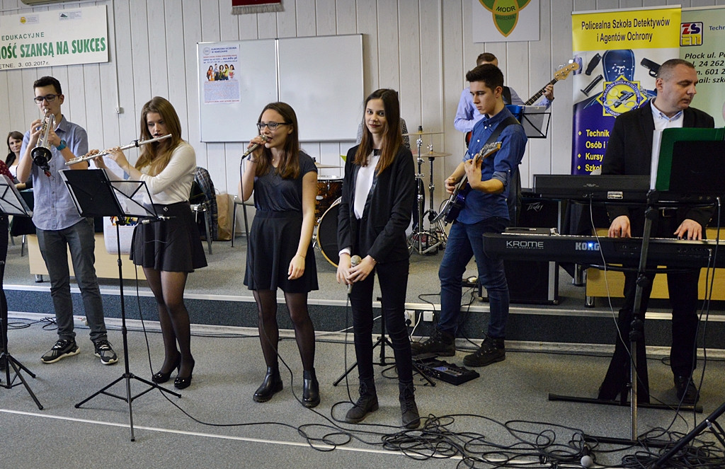 Jaką obrać drogę po szkole średniej? Konsultanci do dyspozycji naszych uczniów [FOTORELACJA]