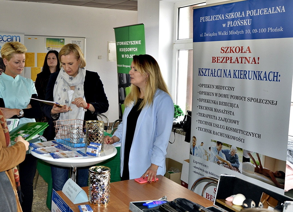 Jaką obrać drogę po szkole średniej? Konsultanci do dyspozycji naszych uczniów [FOTORELACJA]