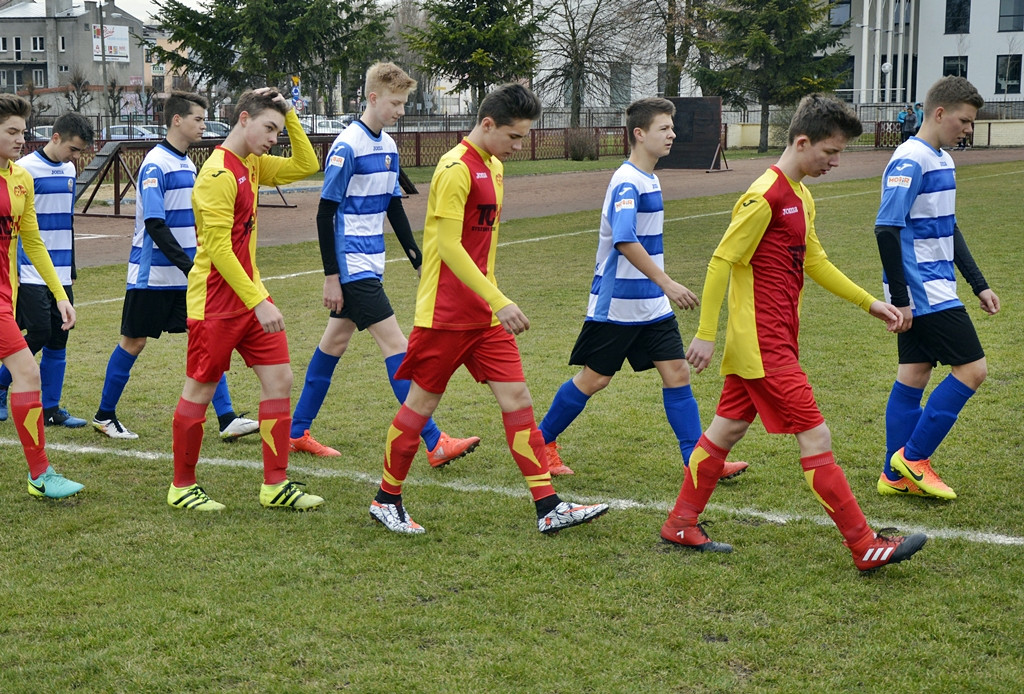 Juniorzy młodsi PAF pewnie ogrywają Stoczniowca [FOTORELACJA]