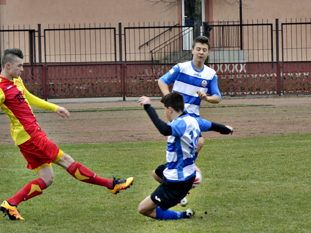 Juniorzy młodsi PAF pewnie ogrywają Stoczniowca [FOTORELACJA]