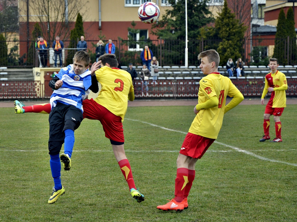 Juniorzy młodsi PAF pewnie ogrywają Stoczniowca [FOTORELACJA]