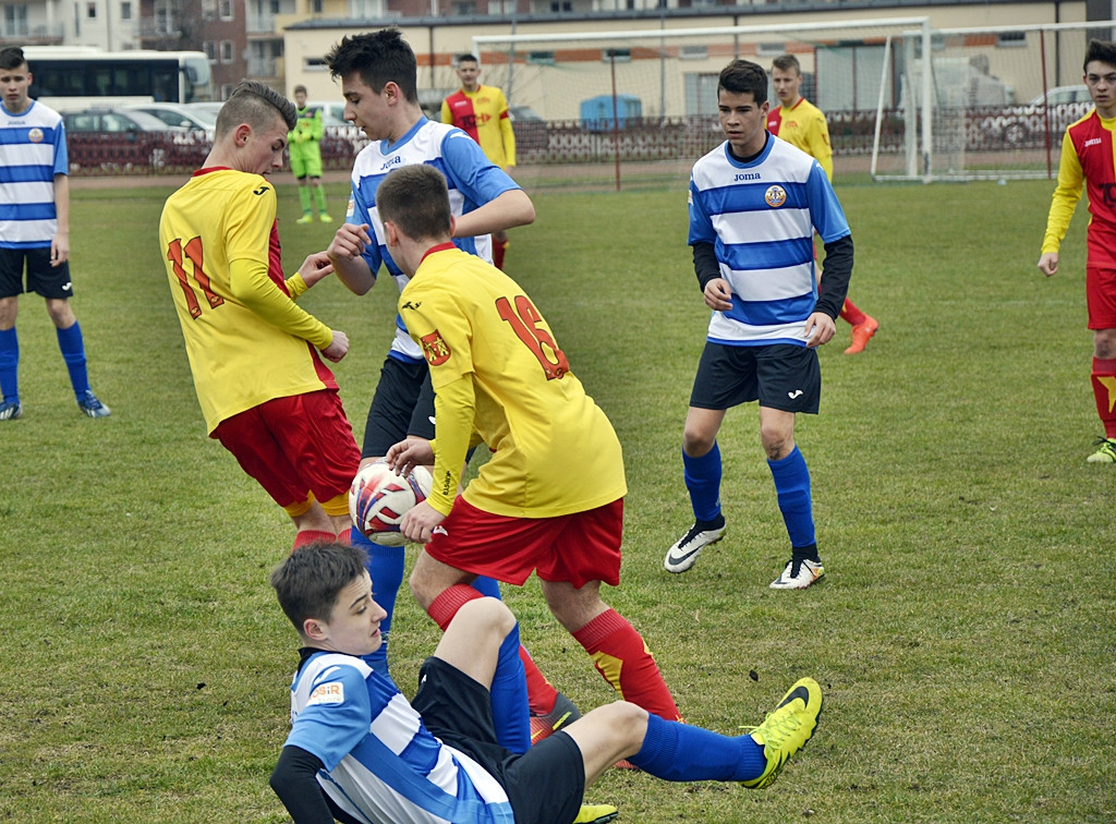 Juniorzy młodsi PAF pewnie ogrywają Stoczniowca [FOTORELACJA]