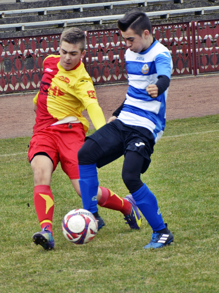 Juniorzy młodsi PAF pewnie ogrywają Stoczniowca [FOTORELACJA]