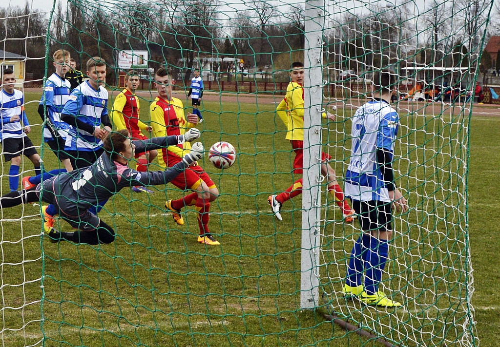 Juniorzy młodsi PAF pewnie ogrywają Stoczniowca [FOTORELACJA]