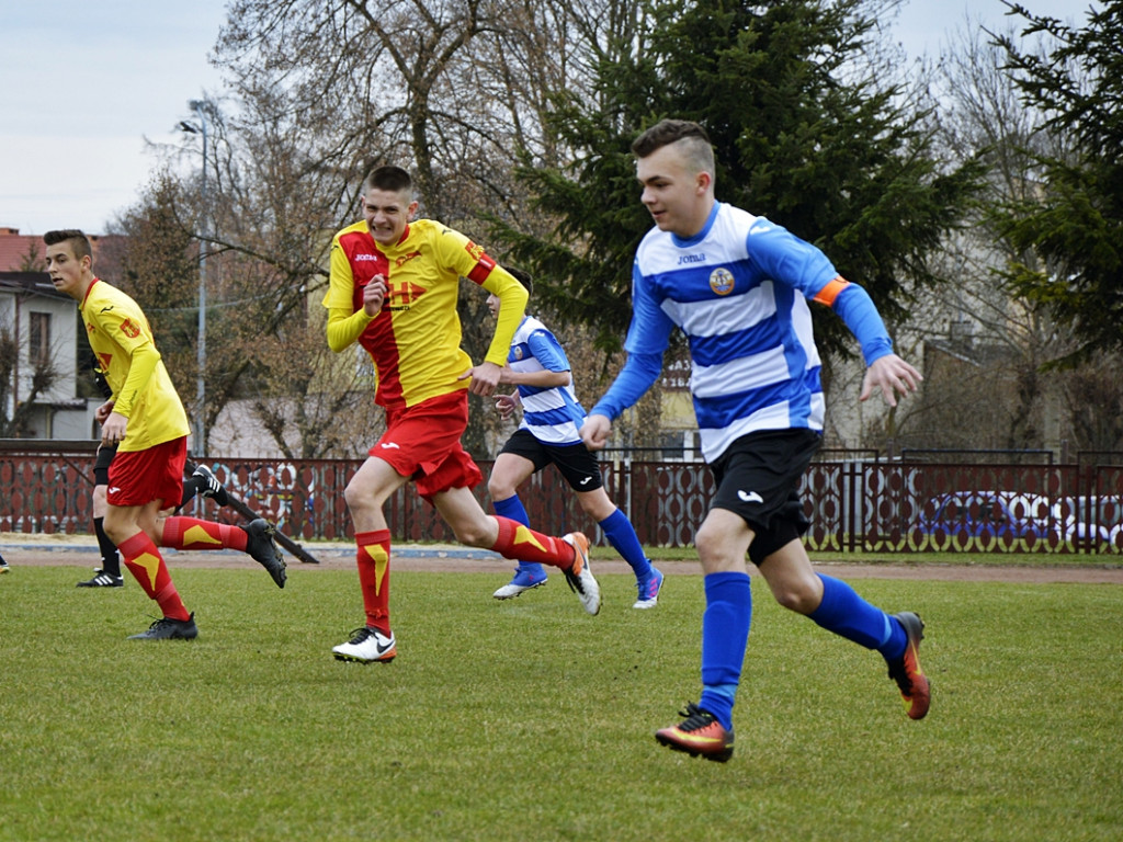 Juniorzy młodsi PAF pewnie ogrywają Stoczniowca [FOTORELACJA]