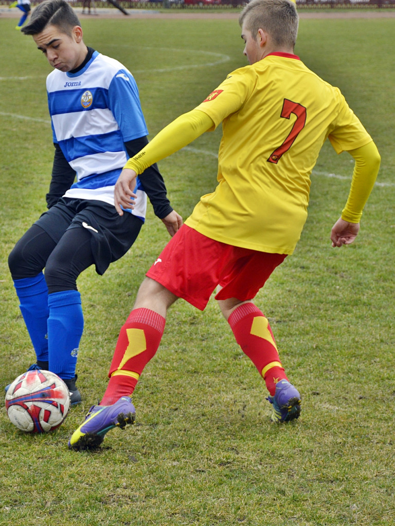 Juniorzy młodsi PAF pewnie ogrywają Stoczniowca [FOTORELACJA]