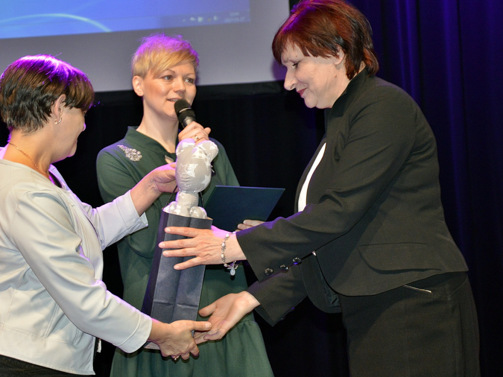 Przedszkolaki poczytają misiowi bajki [FOTO]