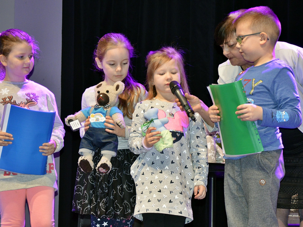 Przedszkolaki poczytają misiowi bajki [FOTO]