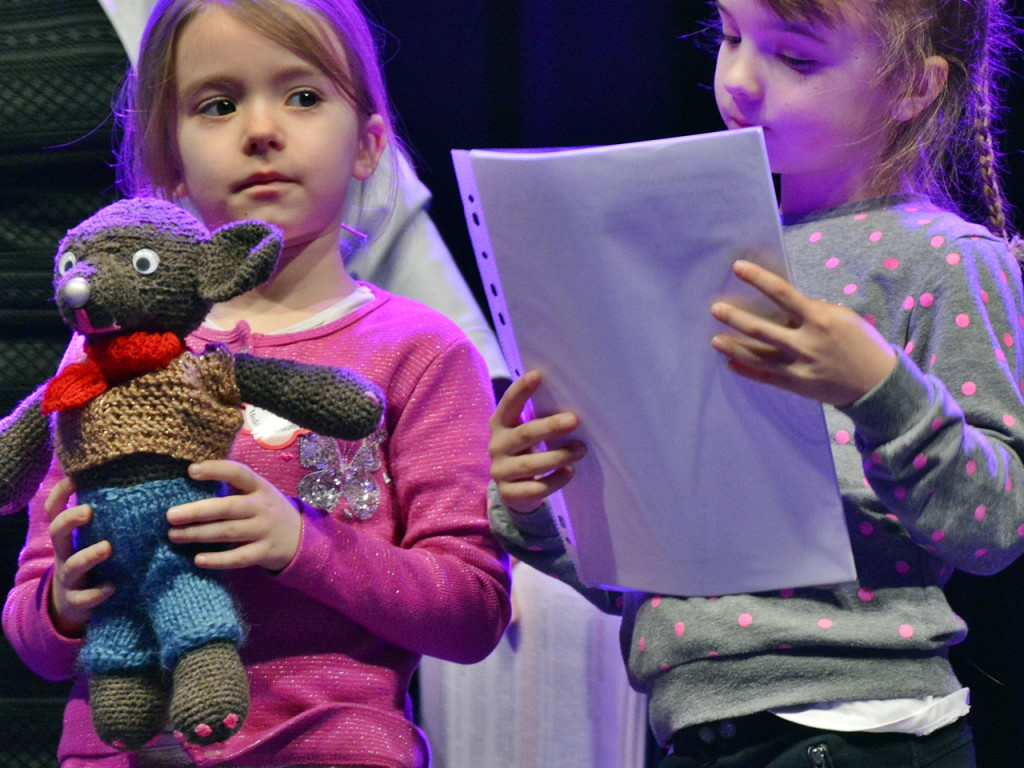 Przedszkolaki poczytają misiowi bajki [FOTO]