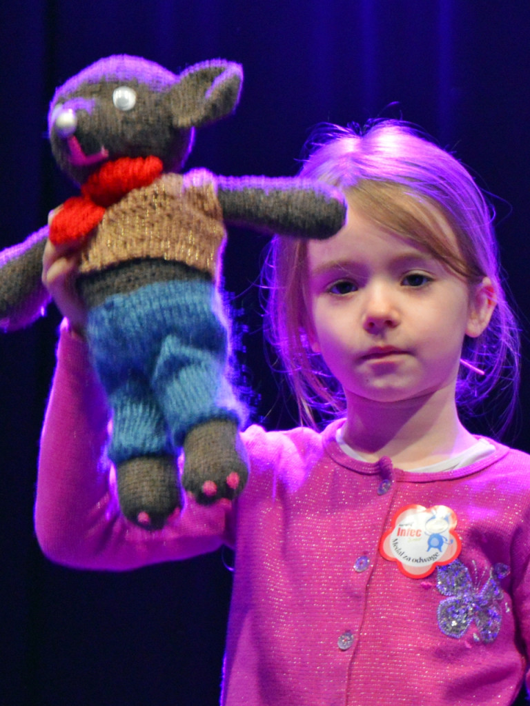 Przedszkolaki poczytają misiowi bajki [FOTO]