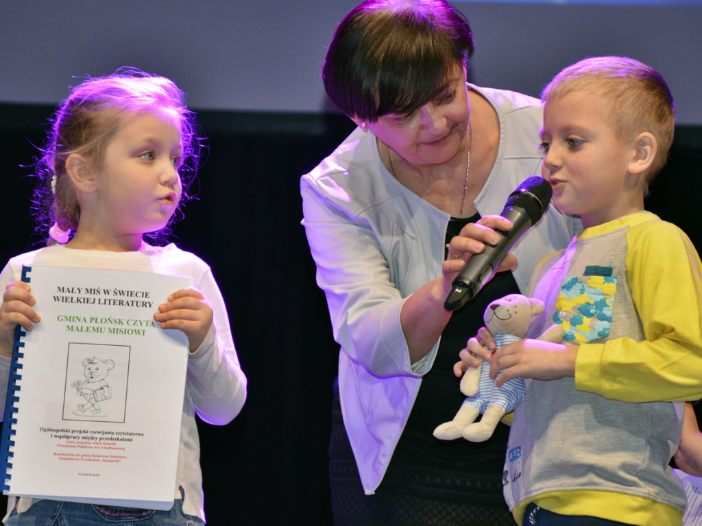 Przedszkolaki poczytają misiowi bajki [FOTO]