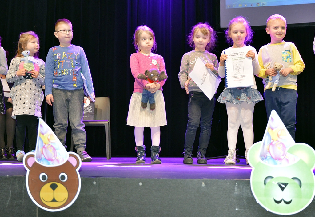 Przedszkolaki poczytają misiowi bajki [FOTO]