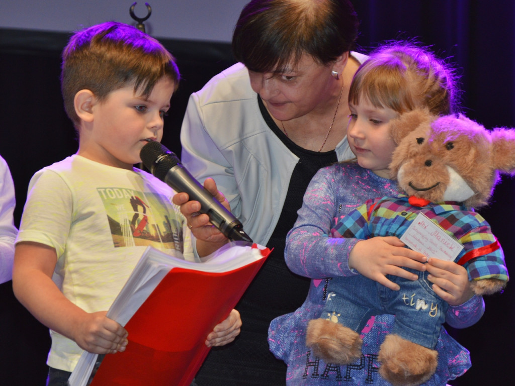 Przedszkolaki poczytają misiowi bajki [FOTO]