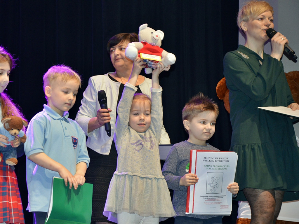 Przedszkolaki poczytają misiowi bajki [FOTO]