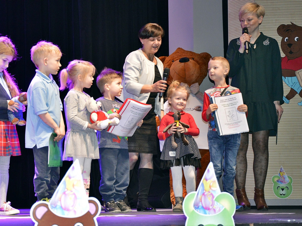 Przedszkolaki poczytają misiowi bajki [FOTO]