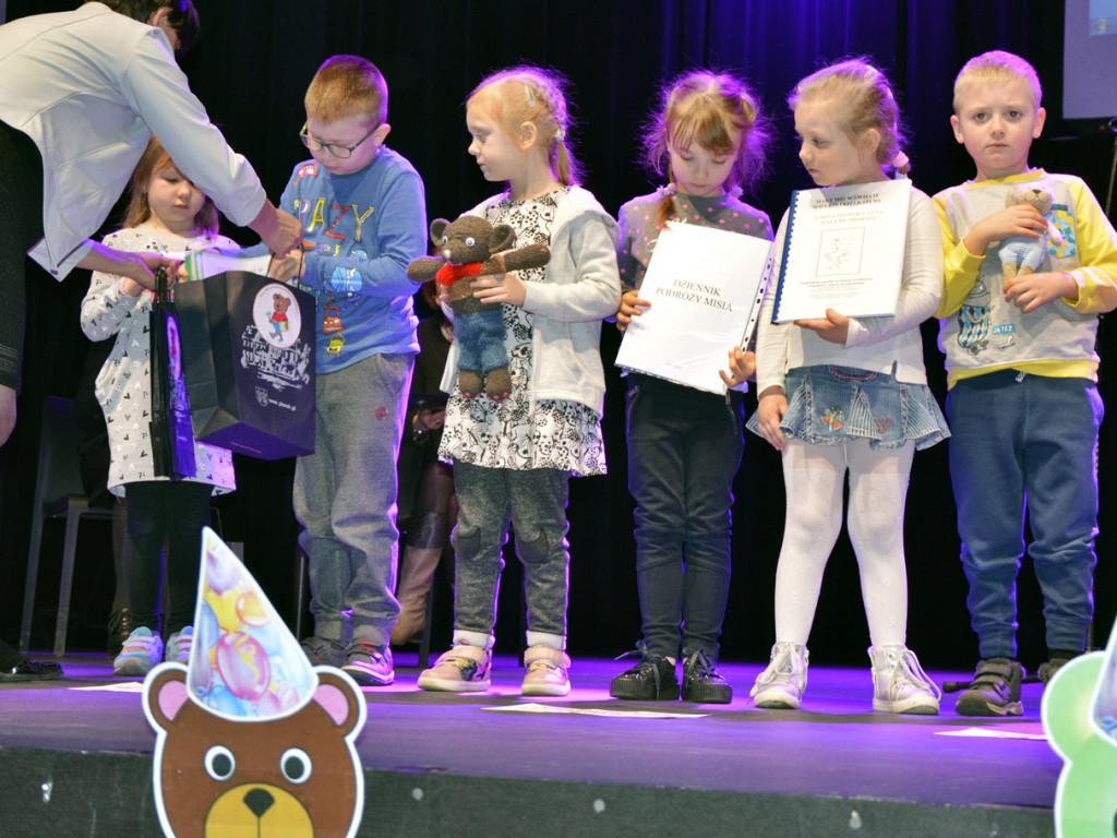 Przedszkolaki poczytają misiowi bajki [FOTO]