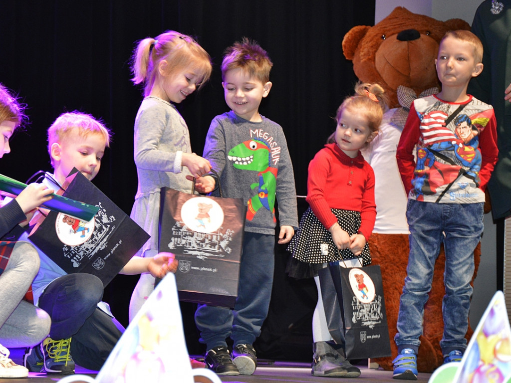 Przedszkolaki poczytają misiowi bajki [FOTO]