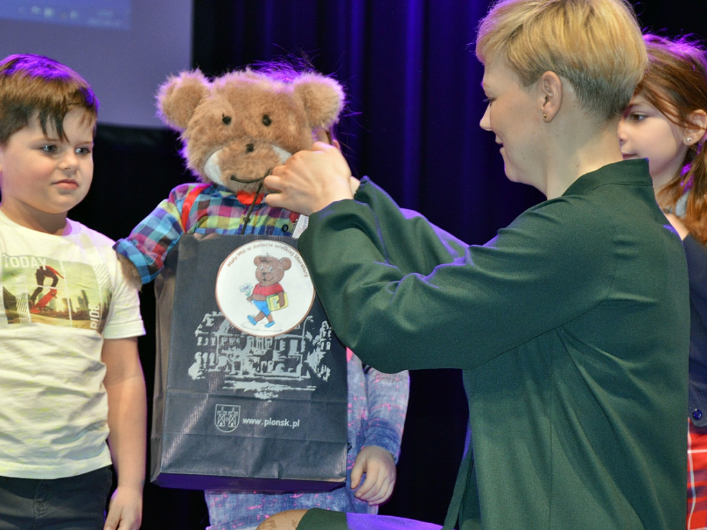 Przedszkolaki poczytają misiowi bajki [FOTO]