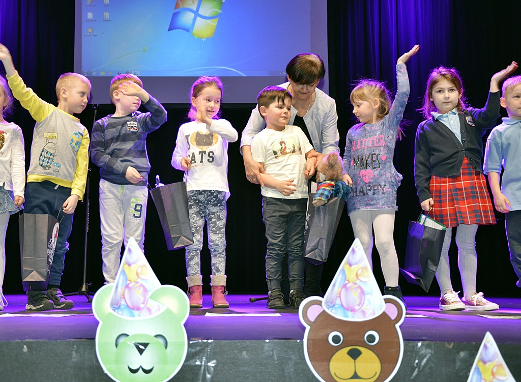 Przedszkolaki poczytają misiowi bajki [FOTO]