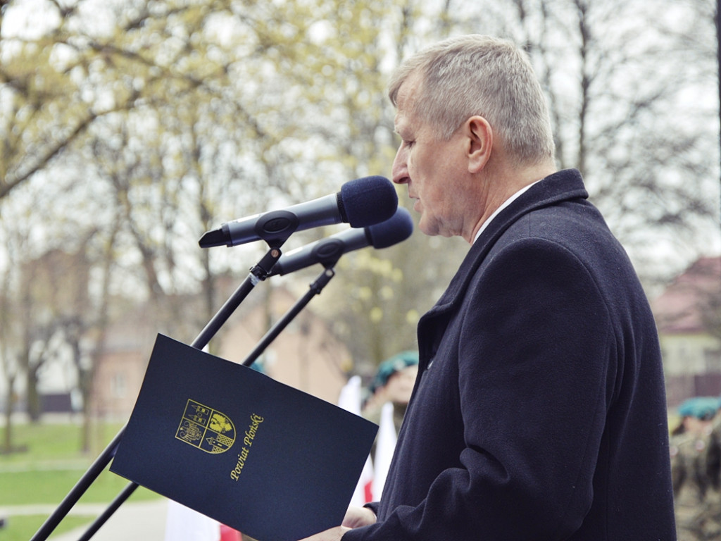 Gdy zgasną już znicze pod katyńskim krzyżem... [FOTORELACJA]