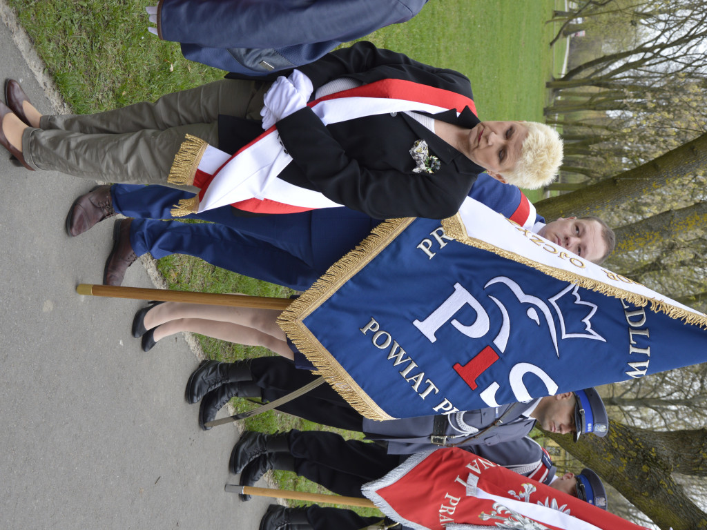 Gdy zgasną już znicze pod katyńskim krzyżem... [FOTORELACJA]