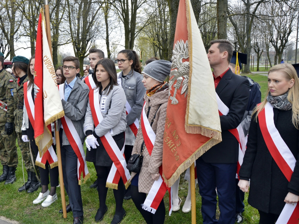 Gdy zgasną już znicze pod katyńskim krzyżem... [FOTORELACJA]