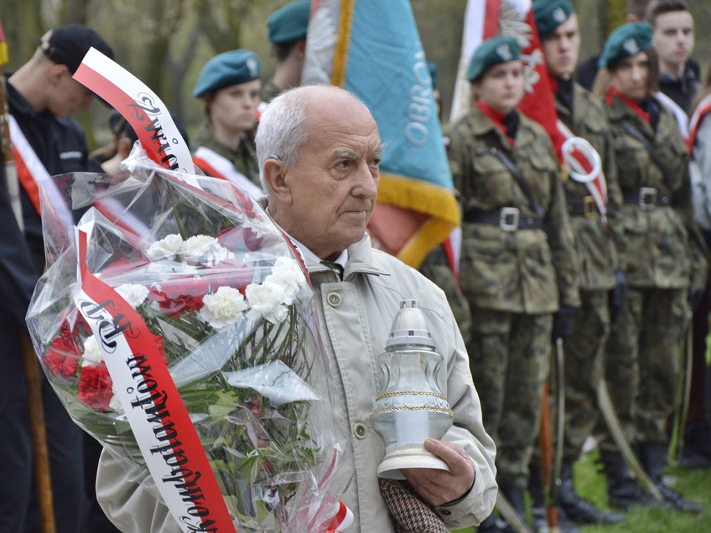 Gdy zgasną już znicze pod katyńskim krzyżem... [FOTORELACJA]