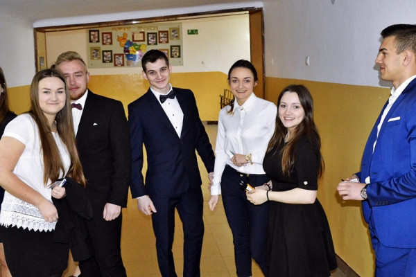 Egzaminem z języka polskiego rozpoczęła się matura 2017 [FOTO]