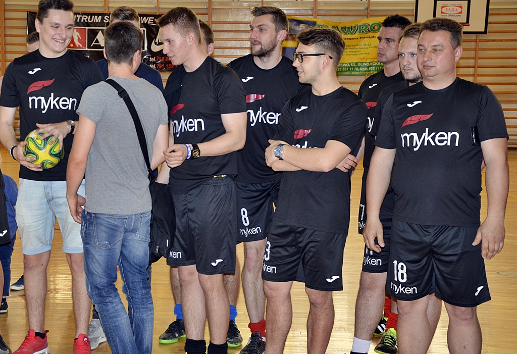 Halowa liga w Baboszewie na finiszu. Władysław Żmuda gościem honorowym [FOTO-VIDEO]
