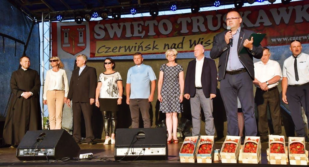 Wianki na Wiśle, truskawkowe przepisy i zawody drwali, czyli jak się bawiła gmina Czerwińsk [FOTORELACJA]