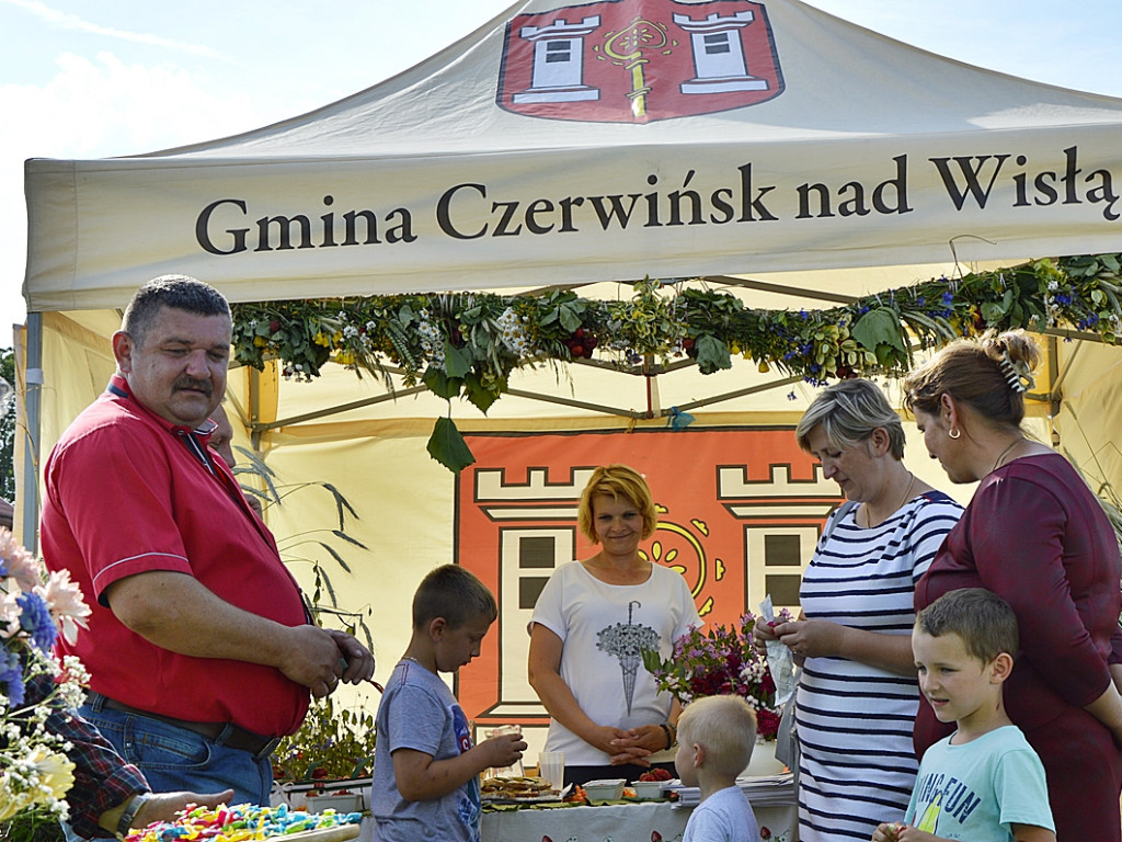 Wianki na Wiśle, truskawkowe przepisy i zawody drwali, czyli jak się bawiła gmina Czerwińsk [FOTORELACJA]