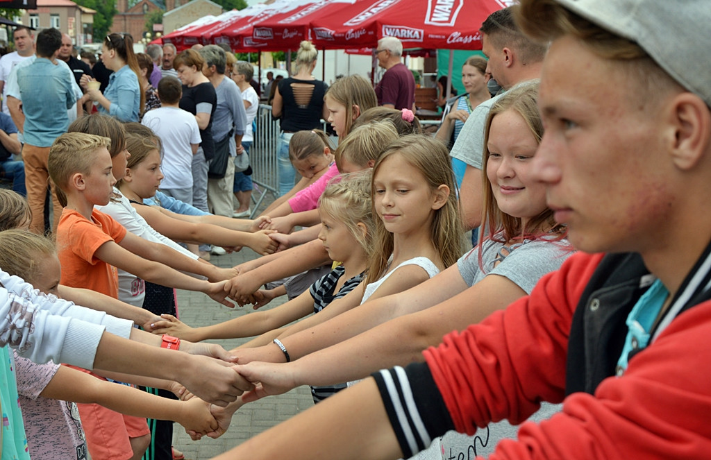 Pogoda niegwarantowana. Oddani tradycji na jarmarku w Raciążu [FOTORELACJA]