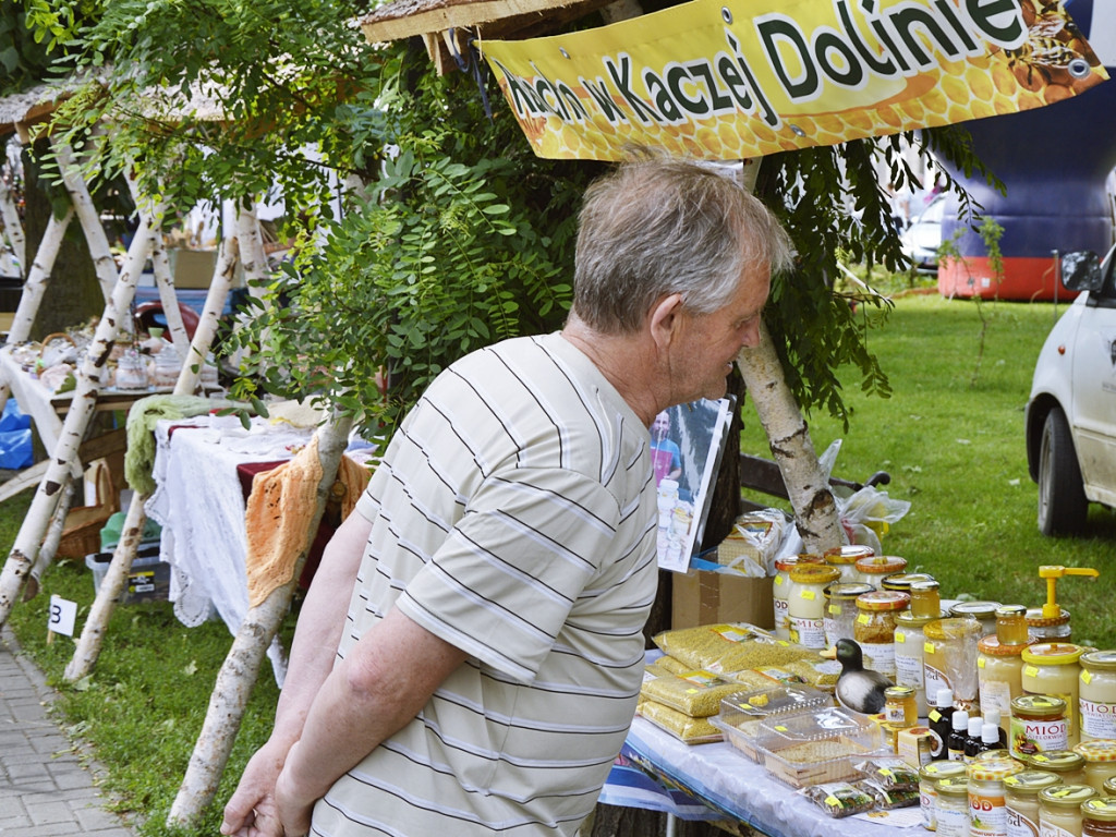 Pogoda niegwarantowana. Oddani tradycji na jarmarku w Raciążu [FOTORELACJA]